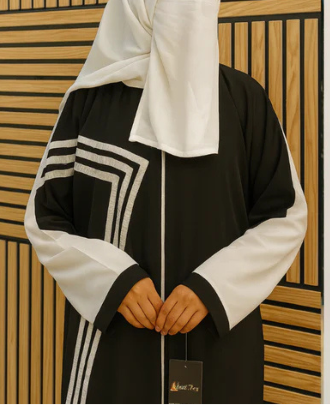Black-and-white Genzy Abaya