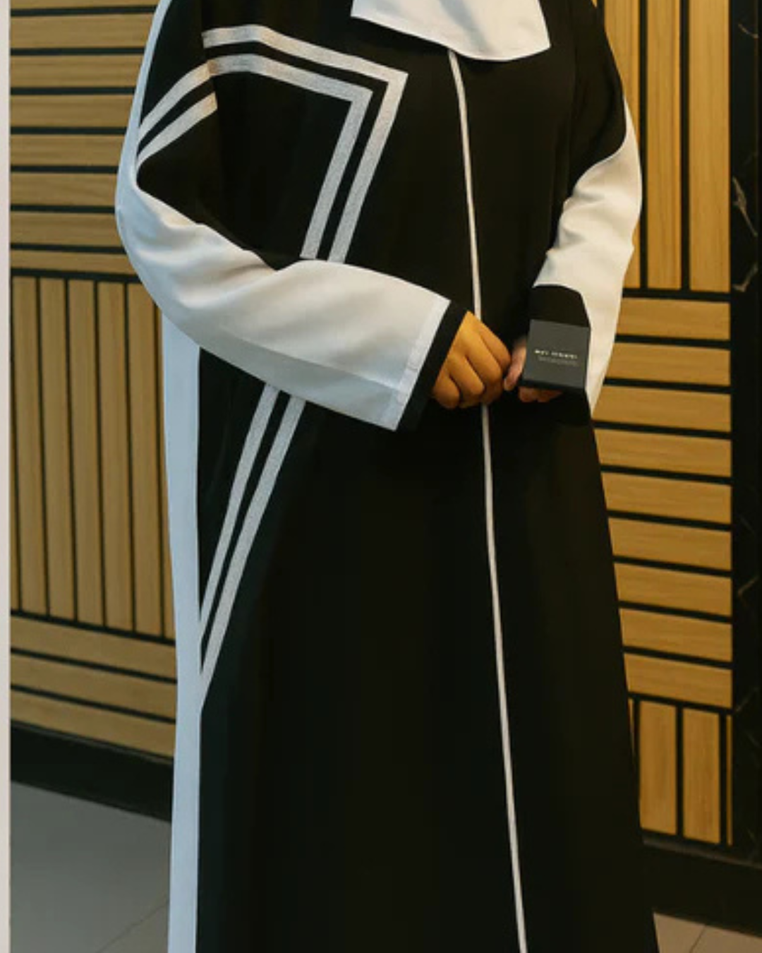 Black-and-white Genzy Abaya