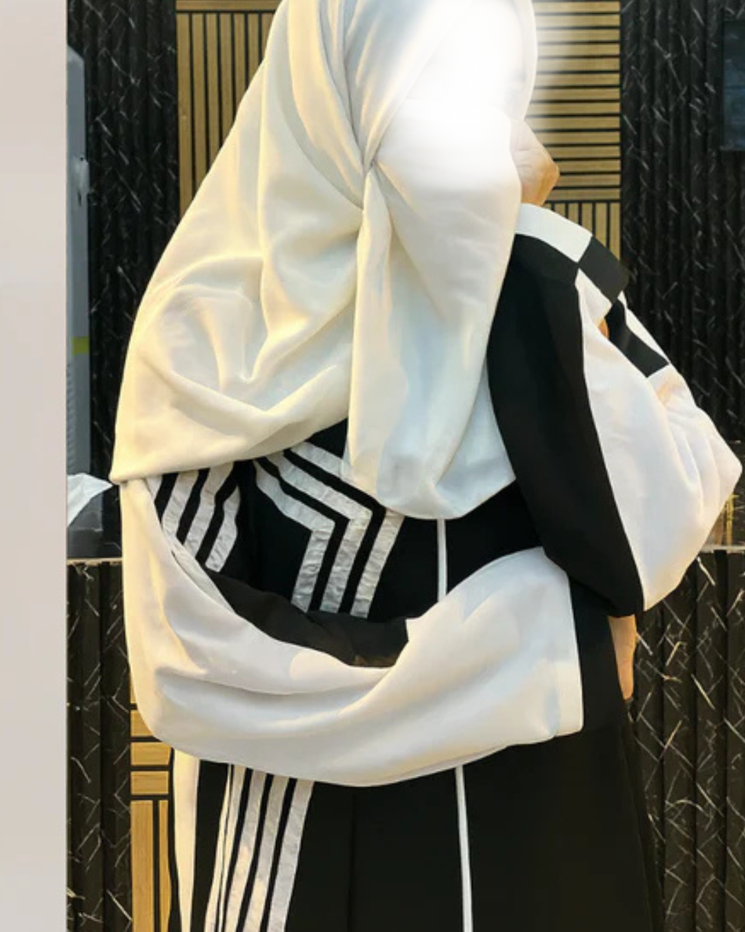 Black-and-white Genzy Abaya